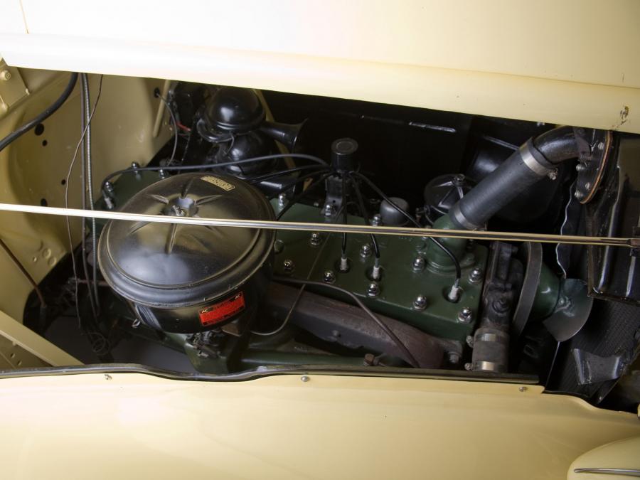  Packard Eight Convertible Victoria by Darrin 1939 года  (фото 2 из 4)